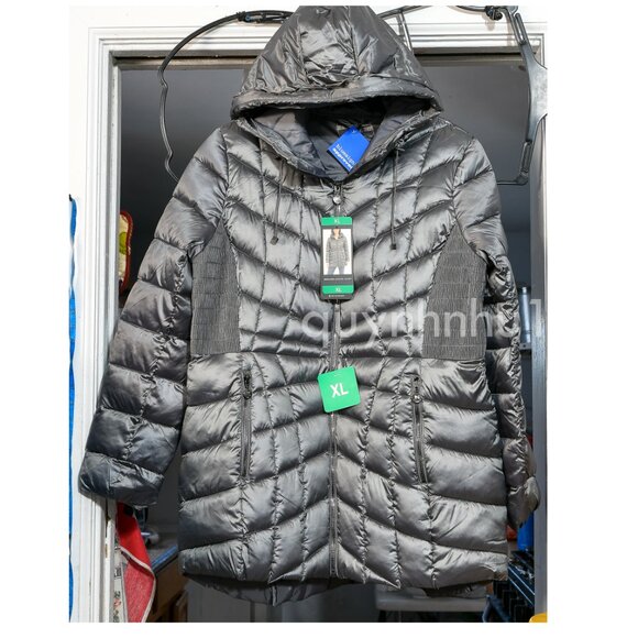 Women Bernardo Ladies Packable Quilted Jacket in charcoal color . - Picture 2 of 10